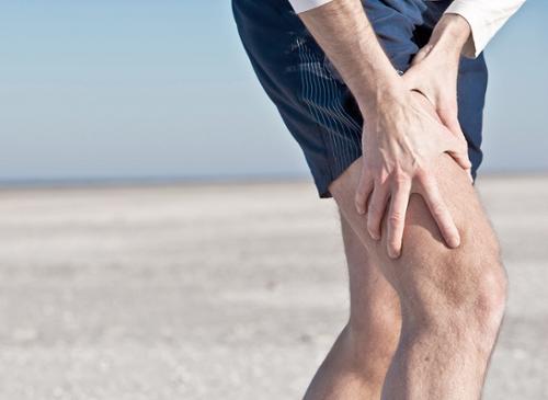 Frattura della gamba in spiaggia